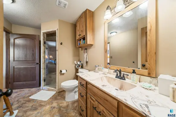 27053 S Tallgrass Ave, Sioux Falls, SD 57108