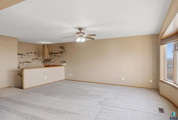 27053 S Tallgrass Ave, Sioux Falls, SD 57108
