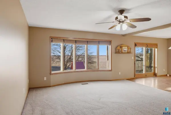 27053 S Tallgrass Ave, Sioux Falls, SD 57108