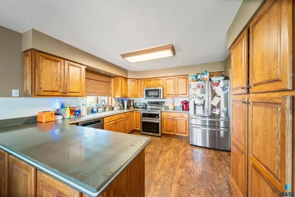 27053 S Tallgrass Ave, Sioux Falls, SD 57108