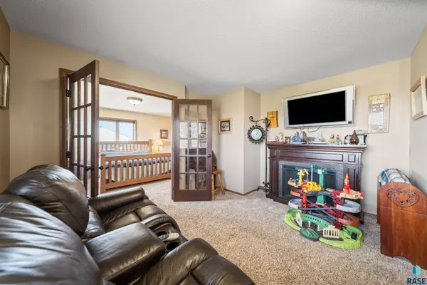 27053 S Tallgrass Ave, Sioux Falls, SD 57108