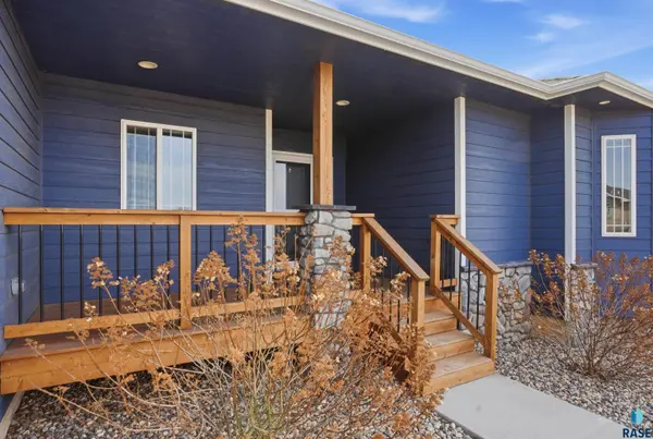 8205 E Willow Leaf St, Sioux Falls, SD 57110