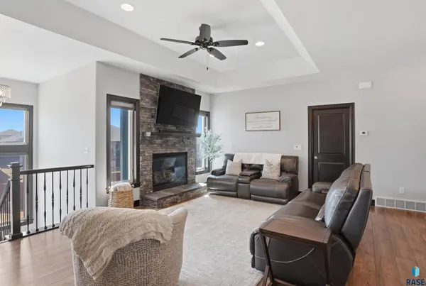 8205 E Willow Leaf St, Sioux Falls, SD 57110