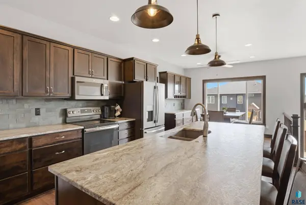 8205 E Willow Leaf St, Sioux Falls, SD 57110