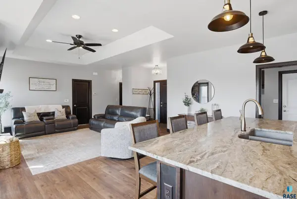 8205 E Willow Leaf St, Sioux Falls, SD 57110