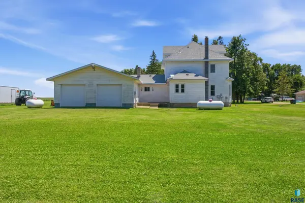 400 2ND St S, Brandt, SD 57218