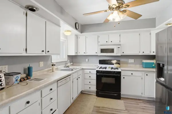 400 2ND St S, Brandt, SD 57218