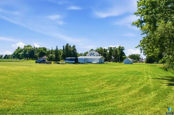 400 2ND St S, Brandt, SD 57218