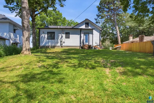 1709 S Duluth Ave Ave, Sioux Falls, SD