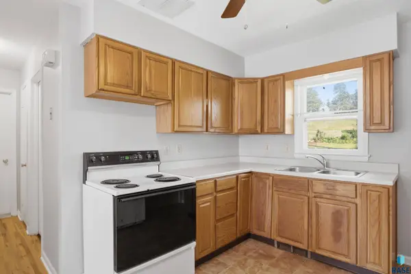 712 S Jessica Ave Ave, Sioux Falls, SD 57103