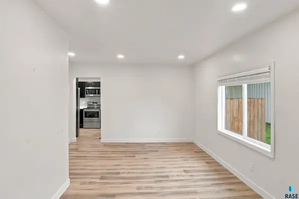 351 Poplar St, Scotland, SD 57059