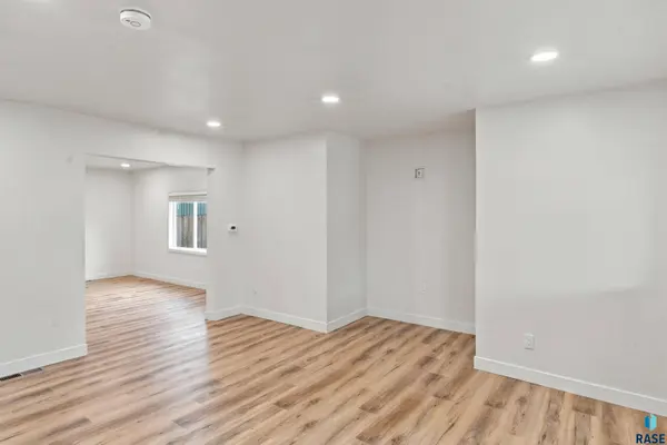 351 Poplar St, Scotland, SD 57059