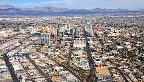 Las_Vegas_from_above_(40064746644)