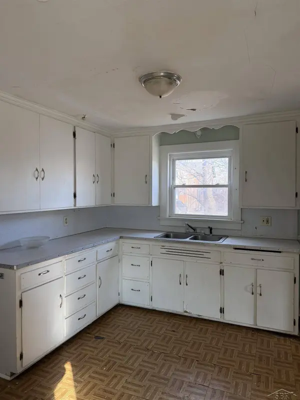 523 Eleanor Avenue, Saginaw, MI 48602