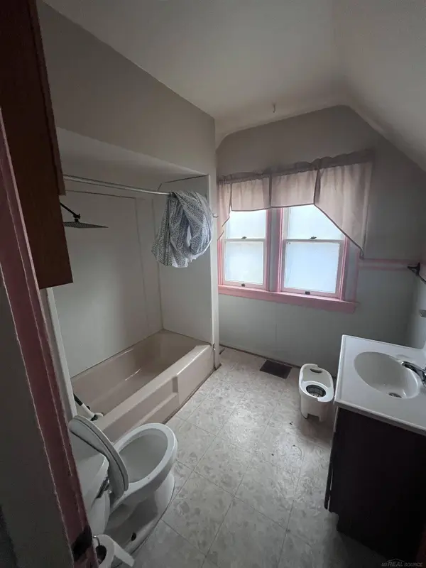 411 10th Street, Bay City, MI 48708