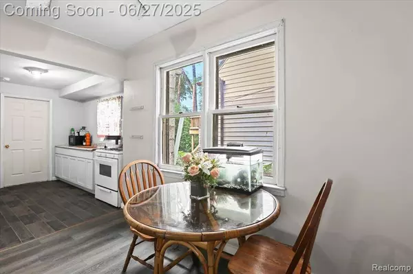 166 W Milton Avenue, Hazel Park, MI 48030