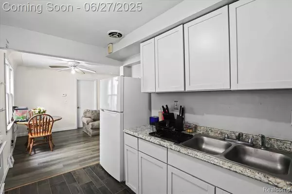 166 W Milton Avenue, Hazel Park, MI 48030