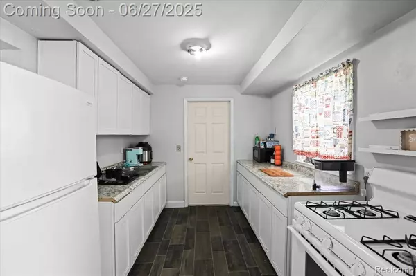 166 W Milton Avenue, Hazel Park, MI 48030