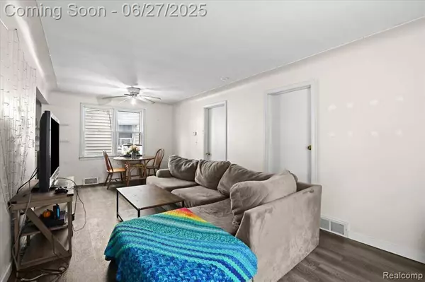 166 W Milton Avenue, Hazel Park, MI 48030