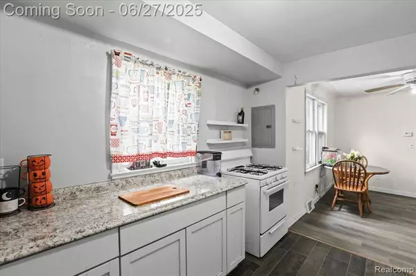 166 W Milton Avenue, Hazel Park, MI 48030