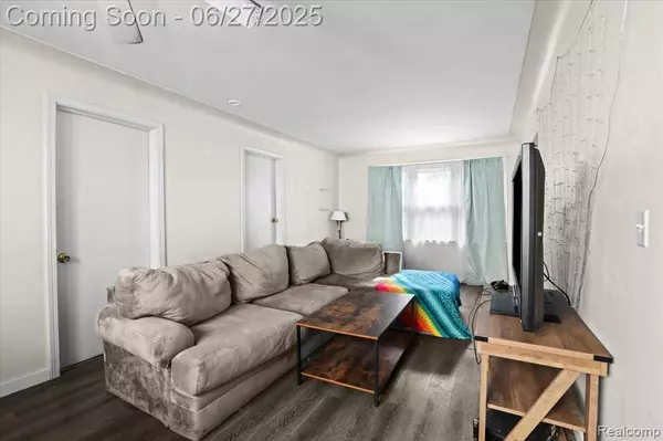 166 W Milton Avenue, Hazel Park, MI 48030