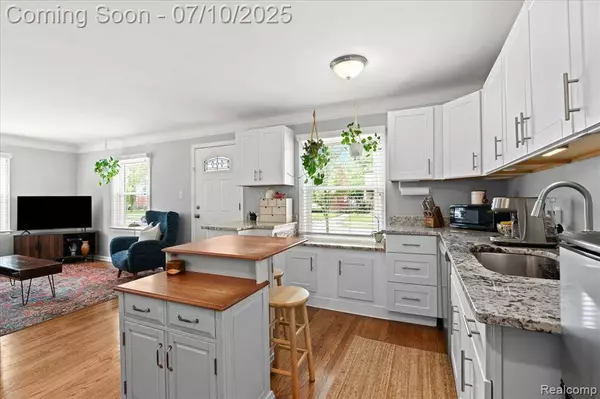 1624 Hampton Road, Grosse Pointe Woods, MI 48236