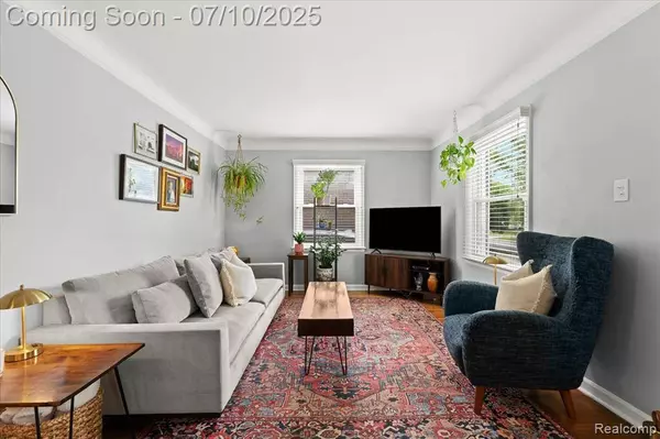 1624 Hampton Road, Grosse Pointe Woods, MI 48236