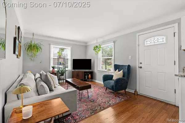 1624 Hampton Road, Grosse Pointe Woods, MI 48236