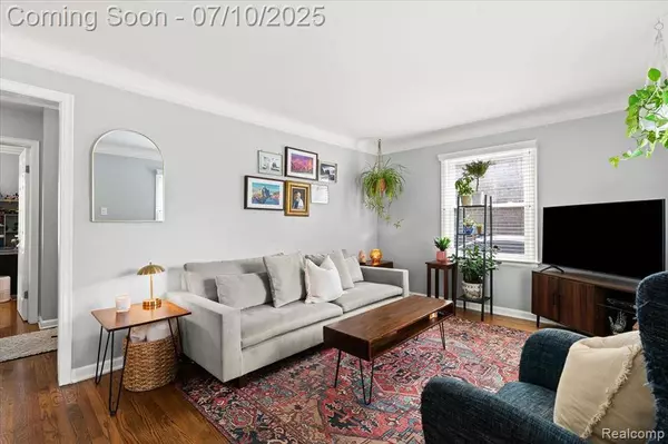 1624 Hampton Road, Grosse Pointe Woods, MI 48236