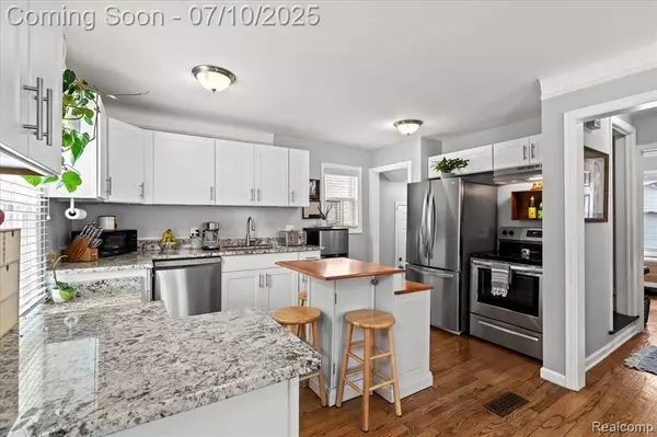 1624 Hampton Road, Grosse Pointe Woods, MI 48236