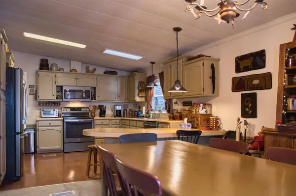 2 Sherwood LN, Merrimack, NH 03054