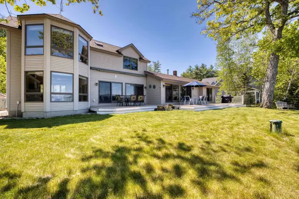 44 Long Sands RD, Ossipee, NH 03814