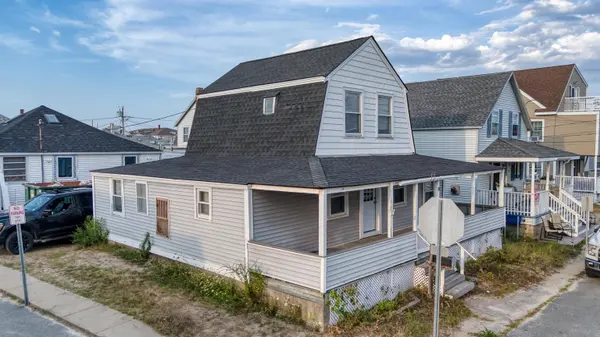 19 Dover AVE, Hampton, NH 03842