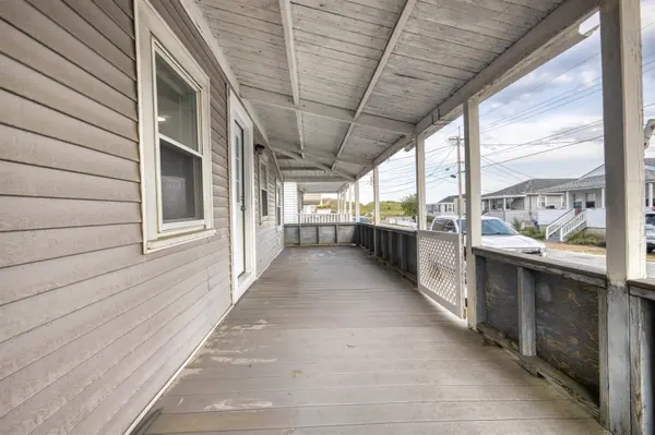 19 Dover AVE, Hampton, NH 03842