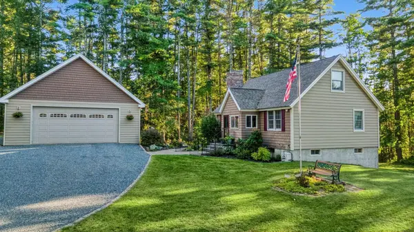 34 Tall Pine RD, Moultonborough, NH 03254