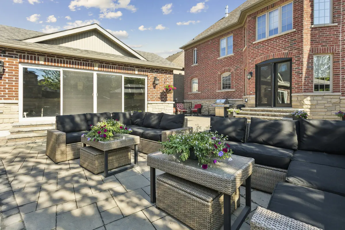 9 Flanders Rd, Brampton, ON L6X 0W3