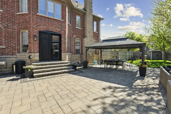 9 Flanders Rd, Brampton, ON L6X 0W3