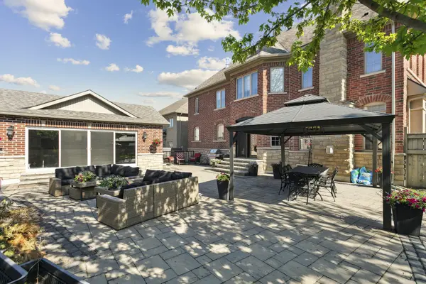 9 Flanders Rd, Brampton, ON L6X 0W3