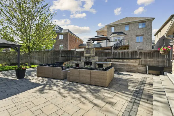 9 Flanders Rd, Brampton, ON L6X 0W3