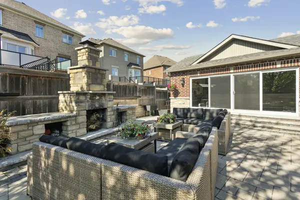 9 Flanders Rd, Brampton, ON L6X 0W3