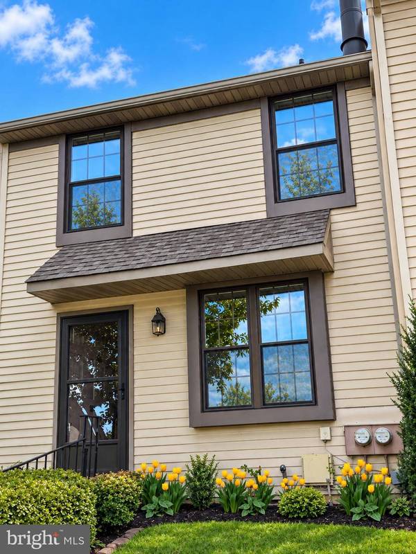 402 HOPKINS CT