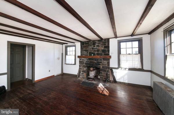 1190 N EASTON RD, Doylestown, PA 18902
