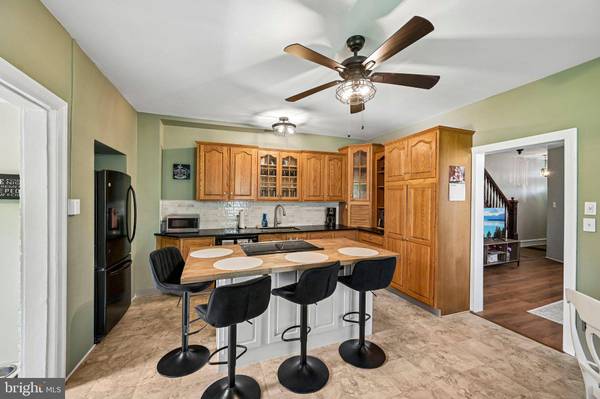 56 E FAIRVIEW AVE, Sellersville, PA 18960