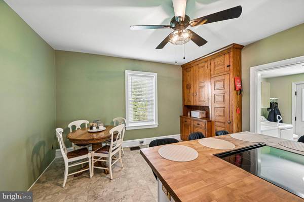 56 E FAIRVIEW AVE, Sellersville, PA 18960