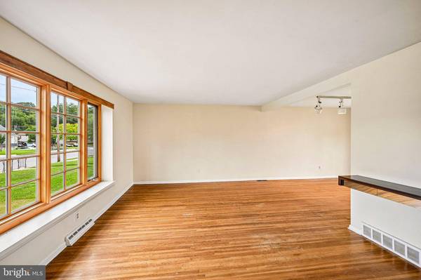 1008 RENNARD ST, Philadelphia, PA 19116