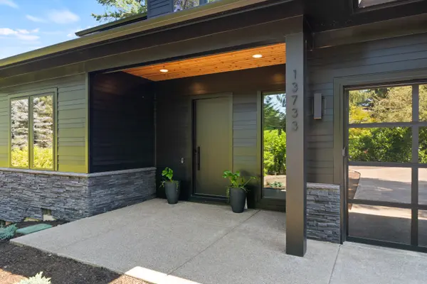 13733 SW Knaus Rd, Lake Oswego, OR 97034-2175