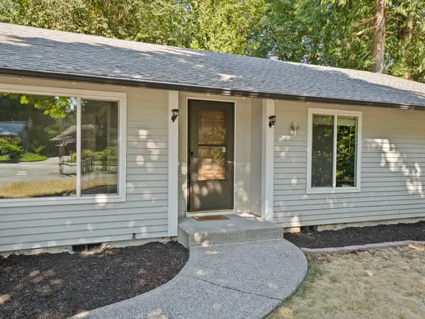 4724 Lamont Ct, Lake Oswego, OR 97035-5420