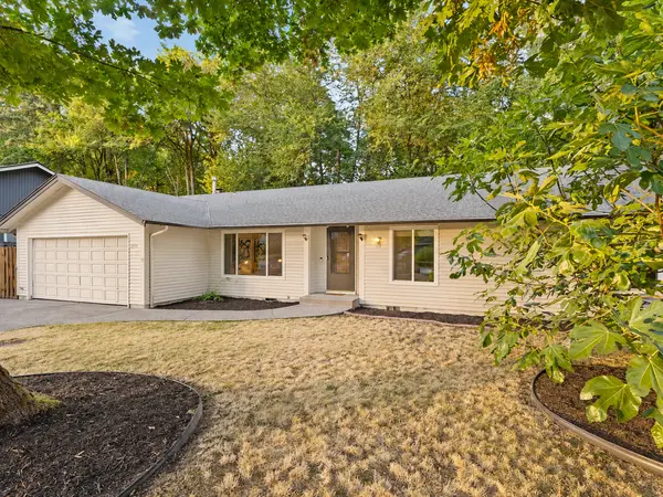 4724 Lamont Ct, Lake Oswego, OR 97035-5420