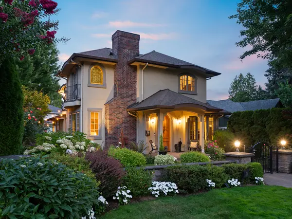 752 E Ave, Lake Oswego, OR 97034-2247