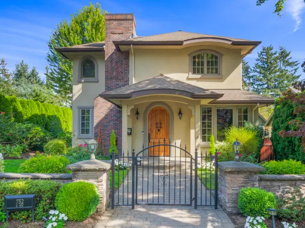752 E Ave, Lake Oswego, OR 97034-2247